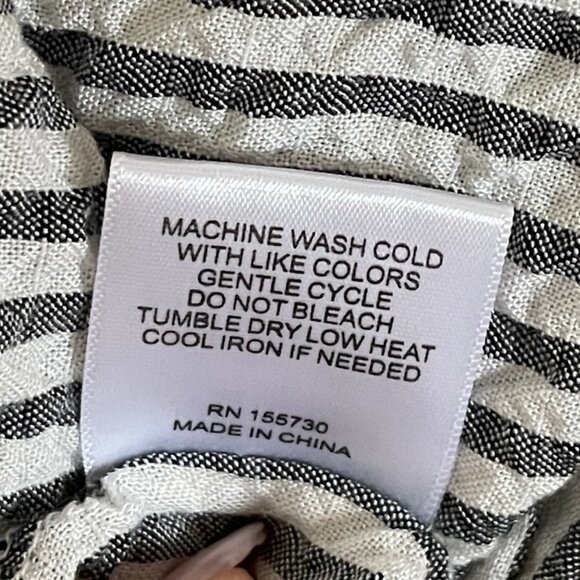 JANE + DELANCEY Seersucker Grey & White Striped Blouse is NWOT! Size MEDIUM - Picture 6 of 7